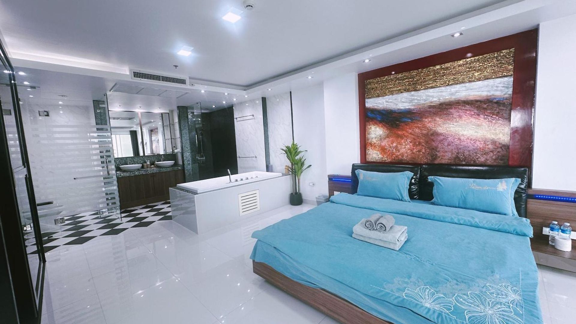 Amazing Big Balcony Seaview Dontan Beachfront * Pattaya
