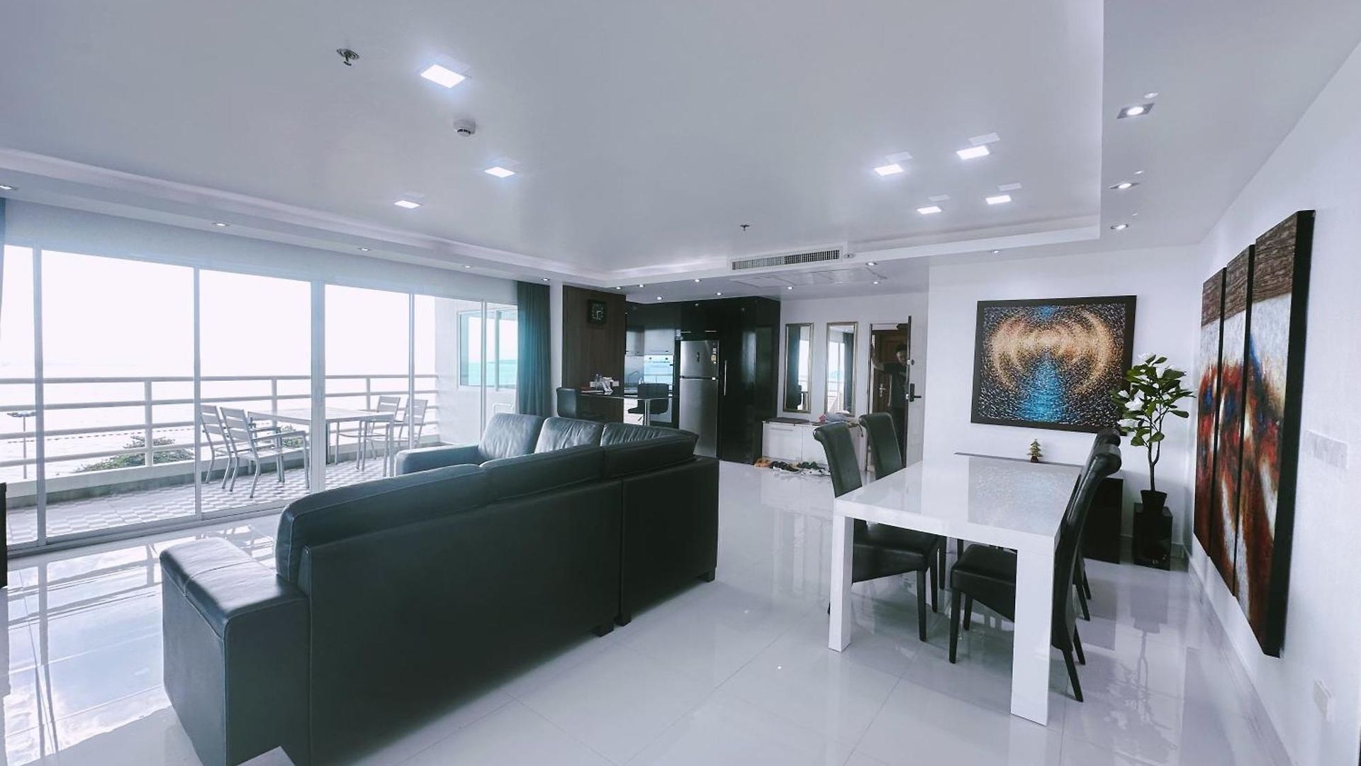 อพาร์ทเม้น Amazing Big Balcony Seaview Dontan Beachfront