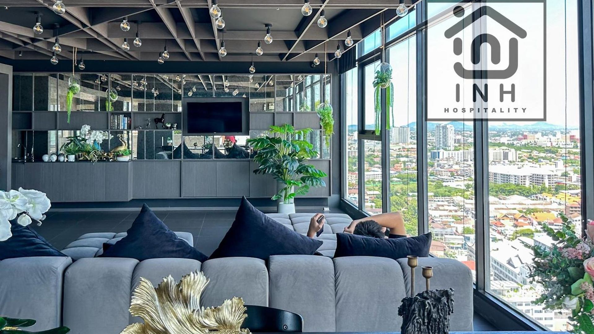 อพาร์ตโฮเทล The Base Exclusive By Inh Global