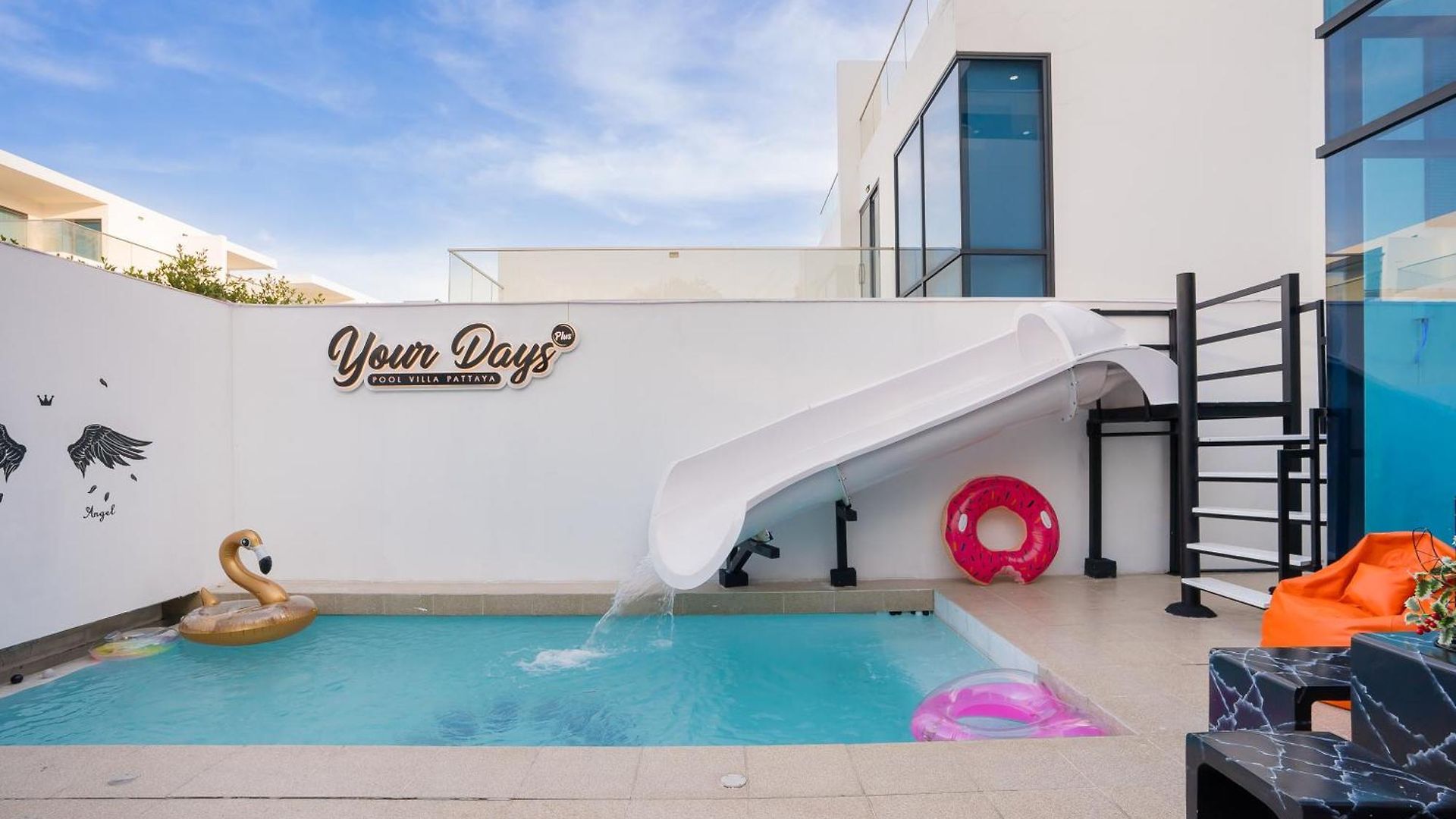 Your Days Pool Pattaya