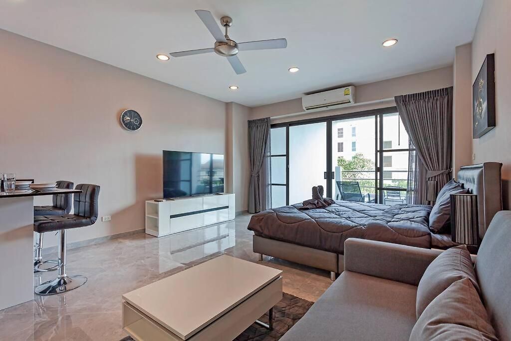 อพาร์ทเม้น Beachfront Phratamnak Pattaya