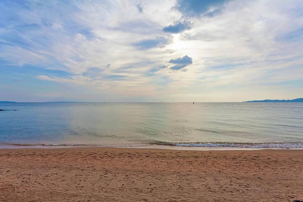 อพาร์ทเม้น Beachfront Phratamnak *