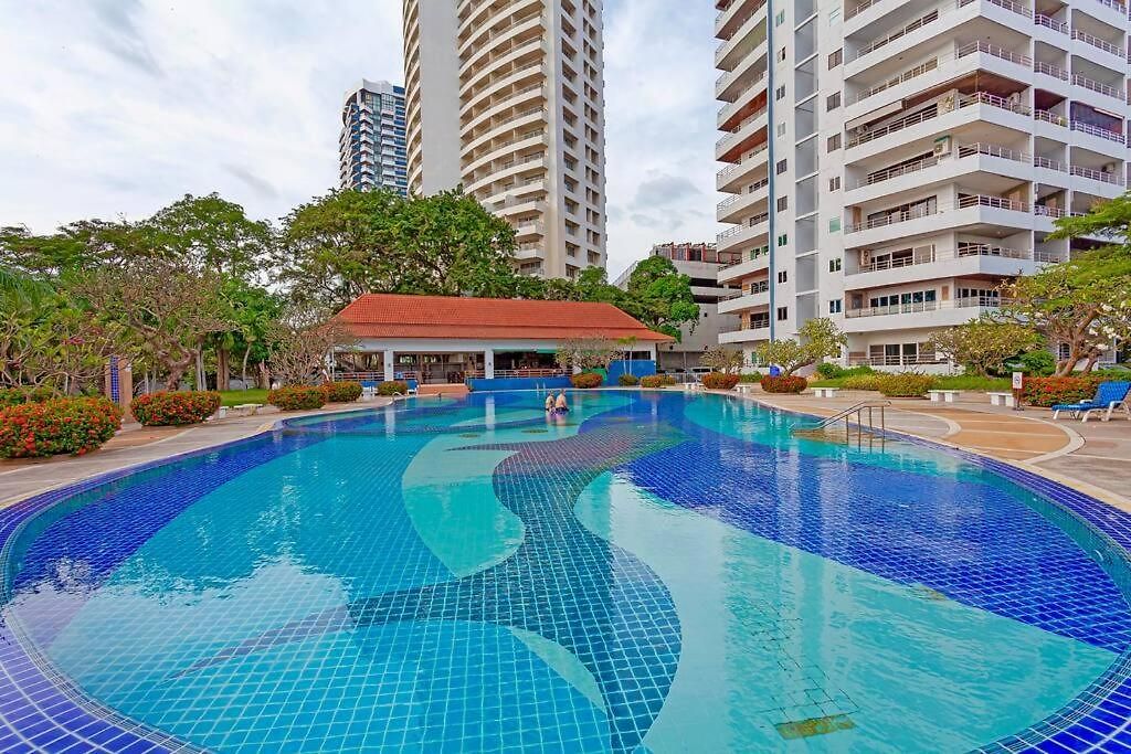 Beachfront Phratamnak Pattaya