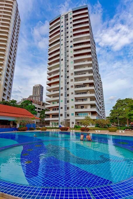 Beachfront Phratamnak อพาร์ทเม้น