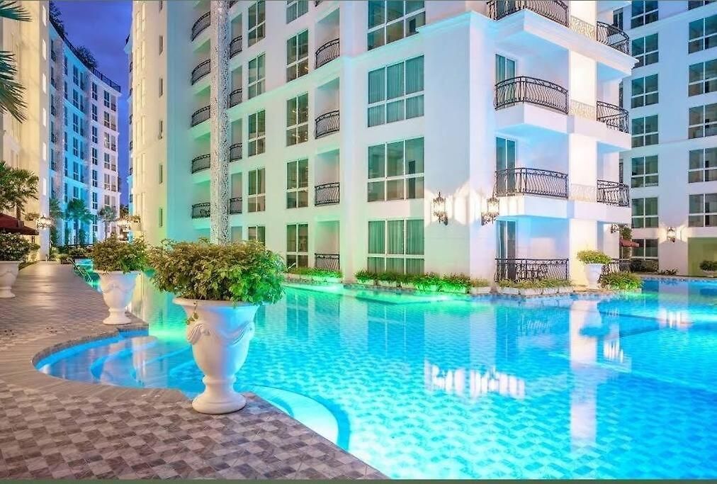 อพาร์ทเม้น 1bed Luxury With Pool & Gym Access Near Walking Street *