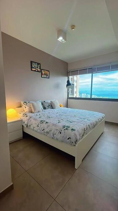 อพาร์ทเม้น Sea View High Floor 2 Bed Room-excellent Location *