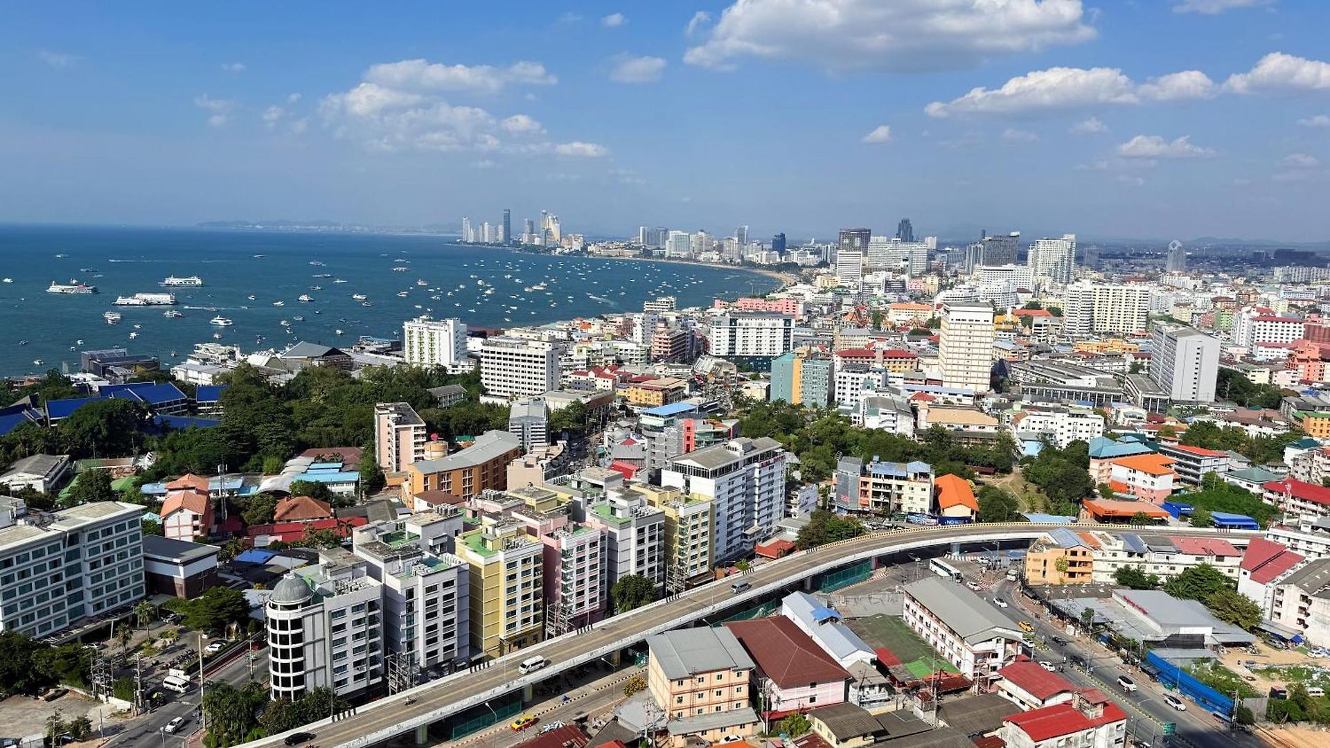 อพาร์ตโฮเทล Unixx Seaview Pattaya