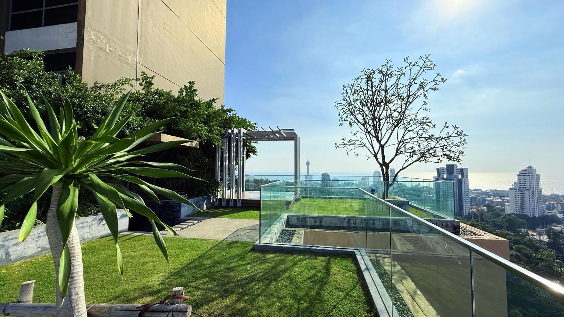 Unixx Seaview Pattaya