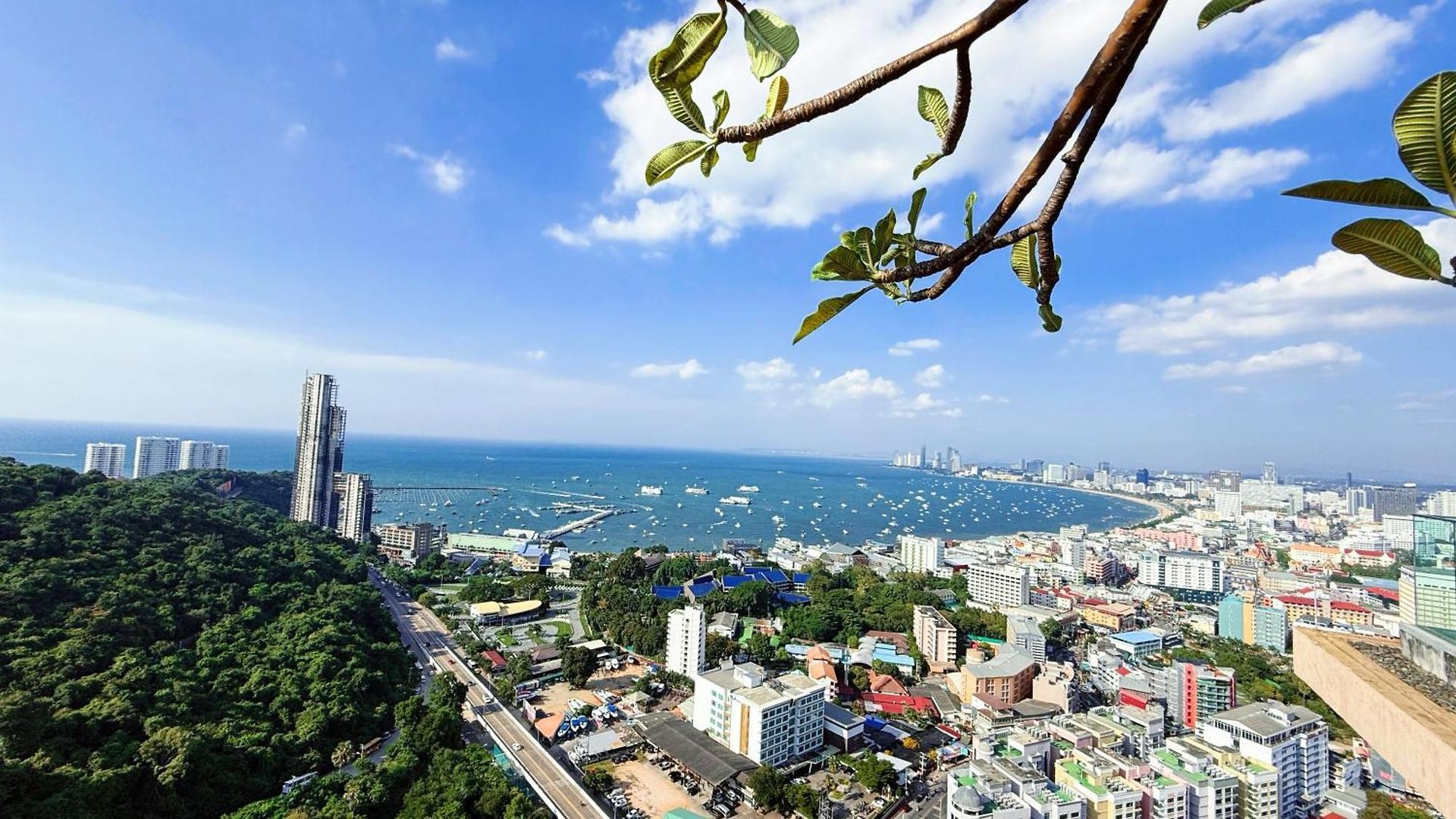 อพาร์ตโฮเทล Unixx Seaview Pattaya