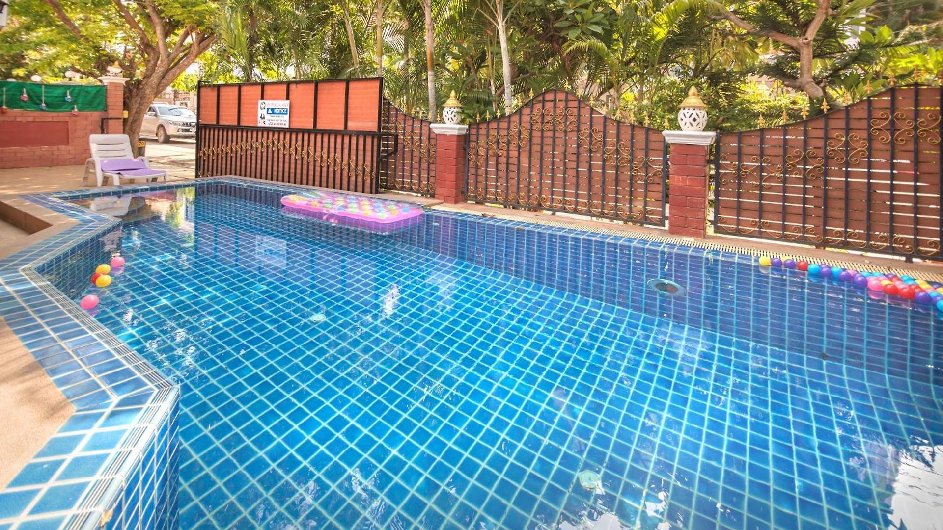 Garden Near Walking Street And Beaches Pattaya
