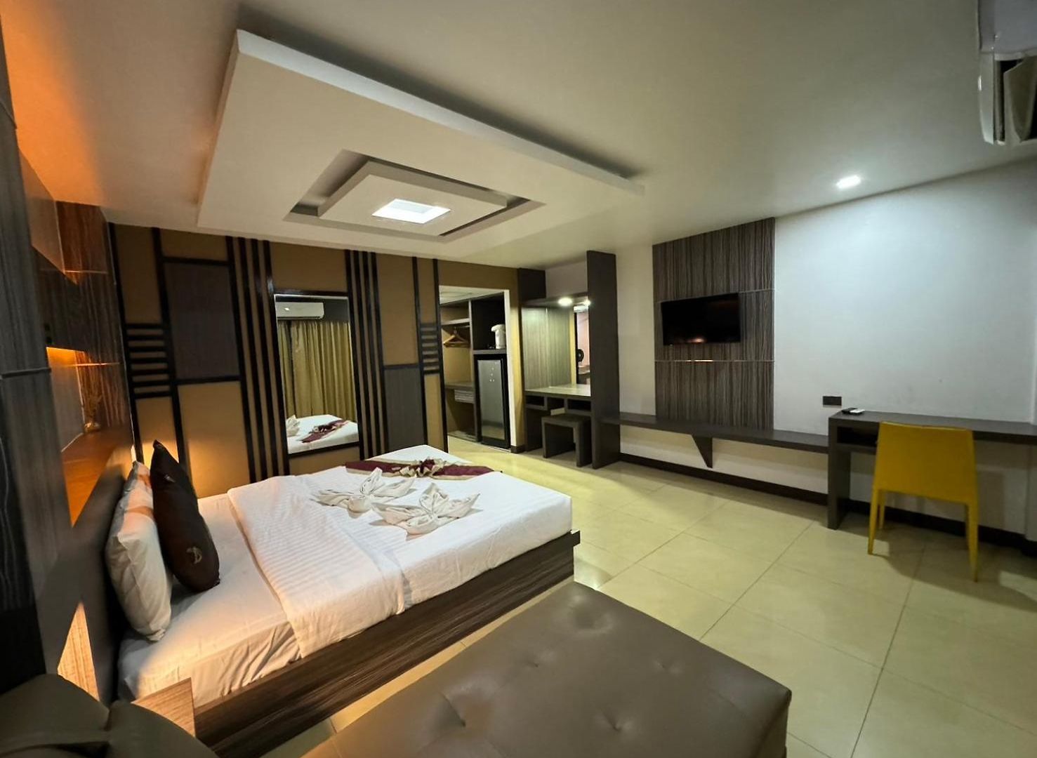 Mr.mac's Place โรงแรม 2*
