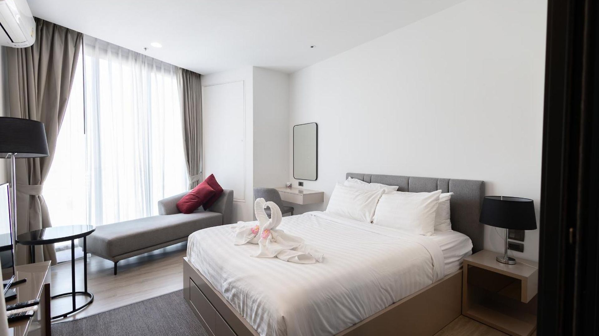 The Edge - Luxury 1 Bedroom - Seaview 17th Floor #304