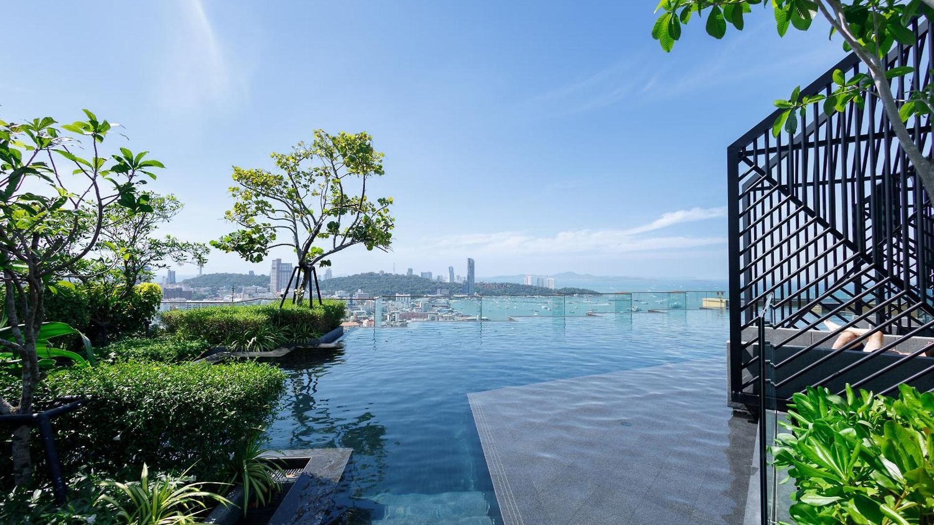 Apartment The Edge - Luxury 1 Bedroom - Seaview 17th Floor #304 Pattaya