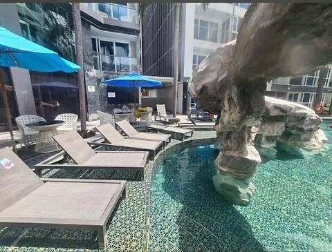 Centara Avenue 2 Bedrooms Pool View อพาร์ทเม้น