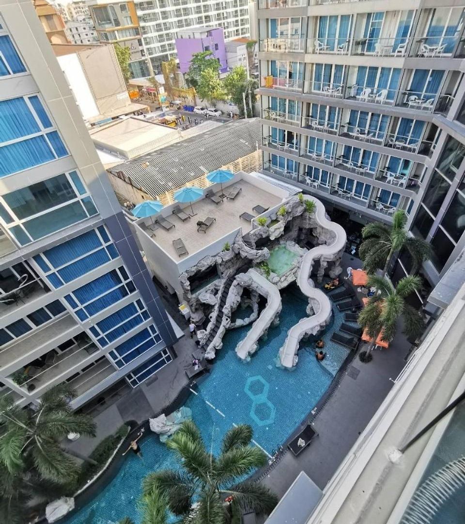 Centara Avenue 2 Bedrooms Pool View อพาร์ทเม้น