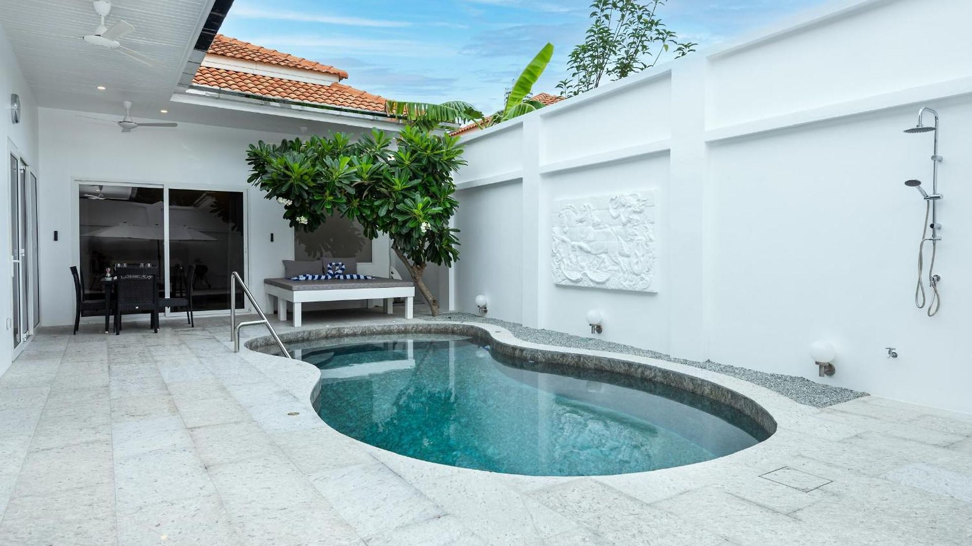 Franken Luxury Pool * Pattaya