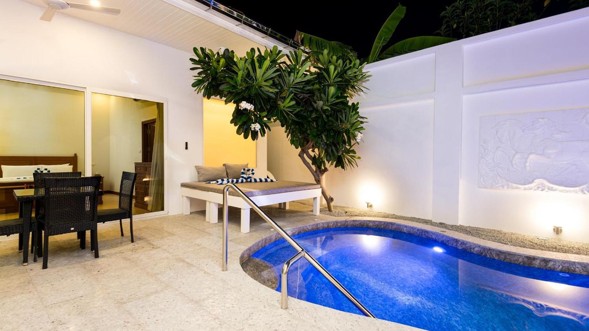 Franken Luxury Pool วิลล่า Pattaya