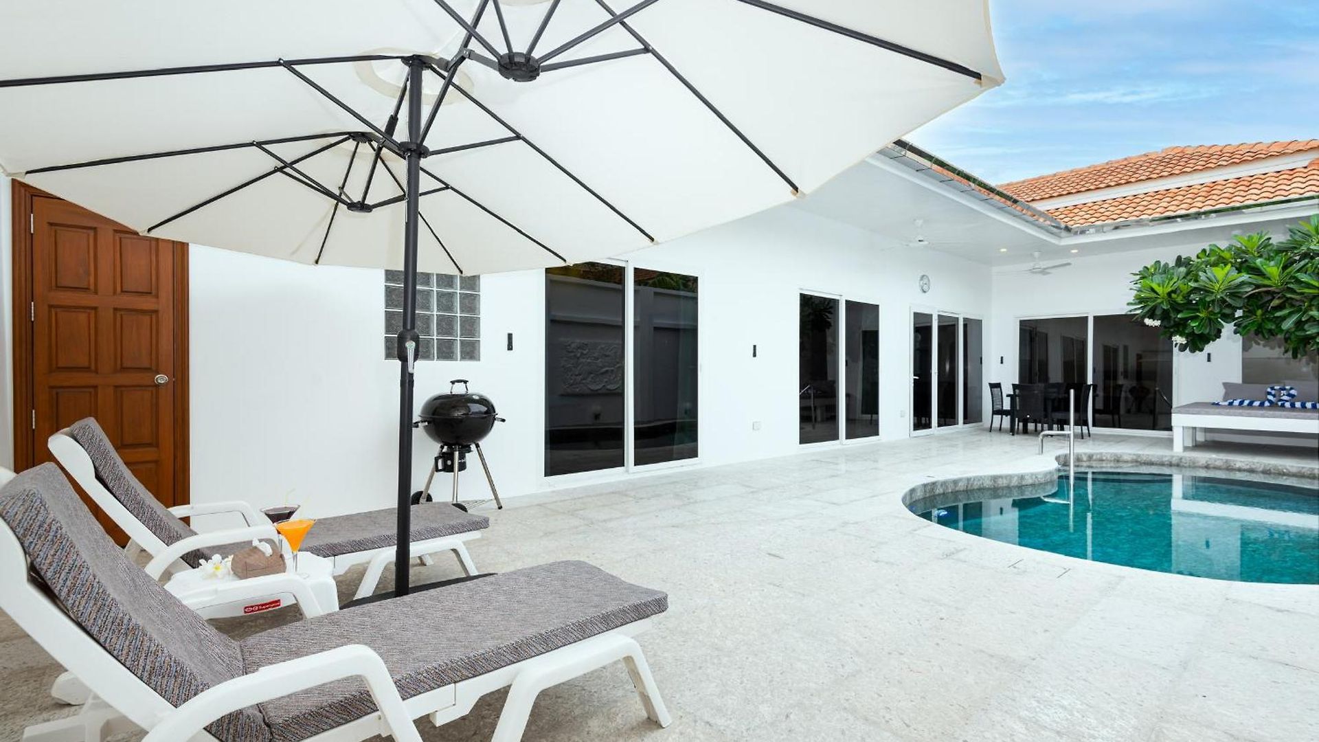 Franken Luxury Pool *