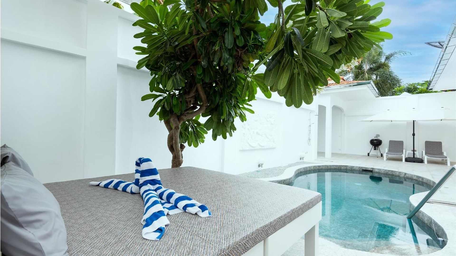 Franken Luxury Pool * Pattaya