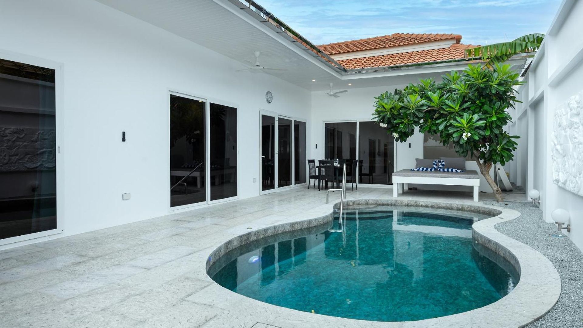 วิลล่า Franken Luxury Pool *
