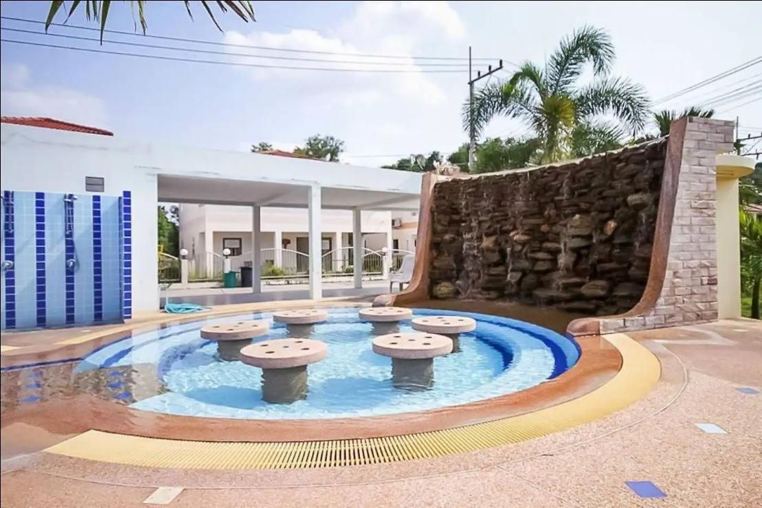 3 Bedroom Renovated House With In - And Outdoor Jacuzzi วันหยุดที่บ้าน *