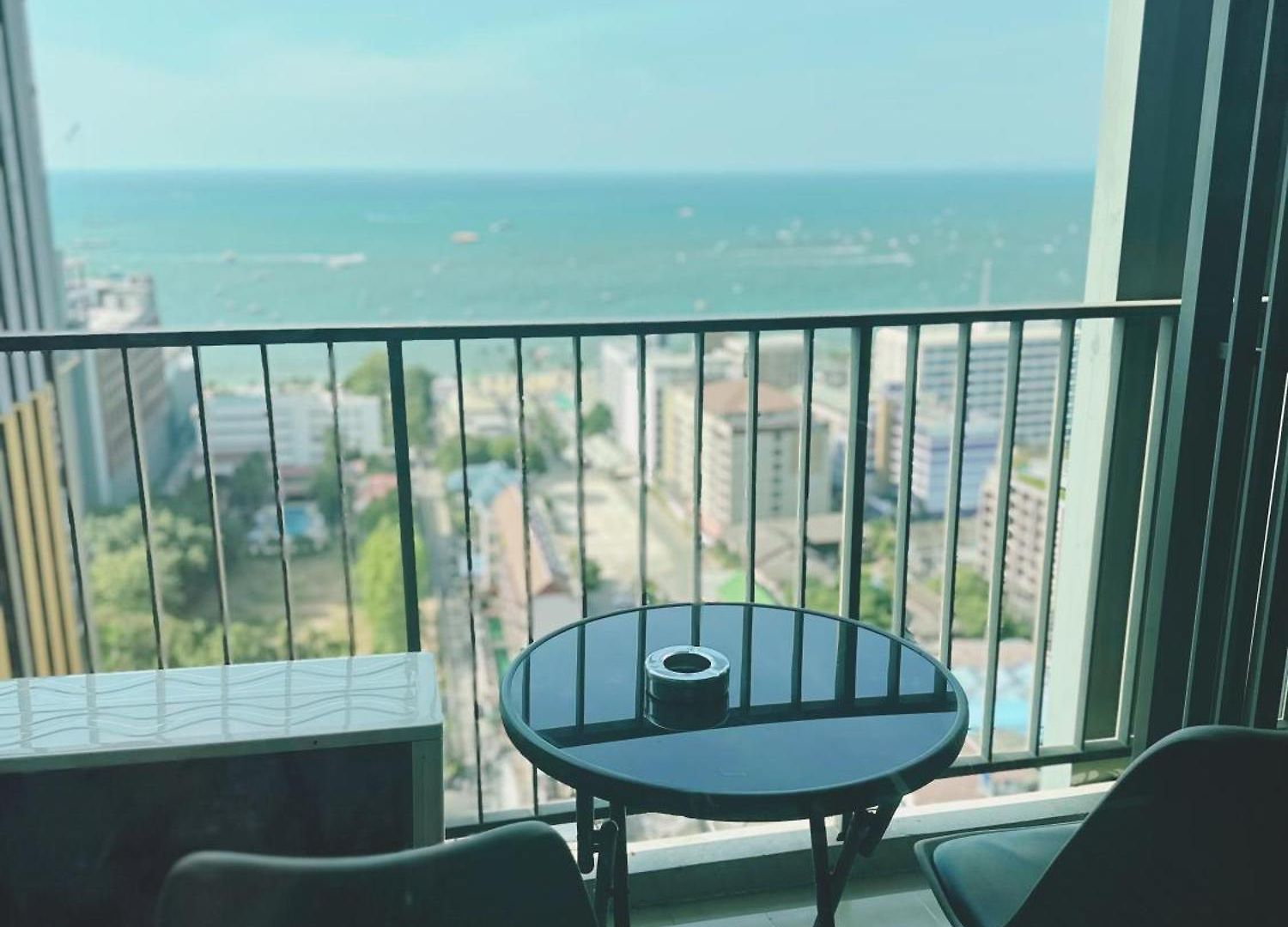 อพาร์ทเม้น The Base Near Festival Pattaya