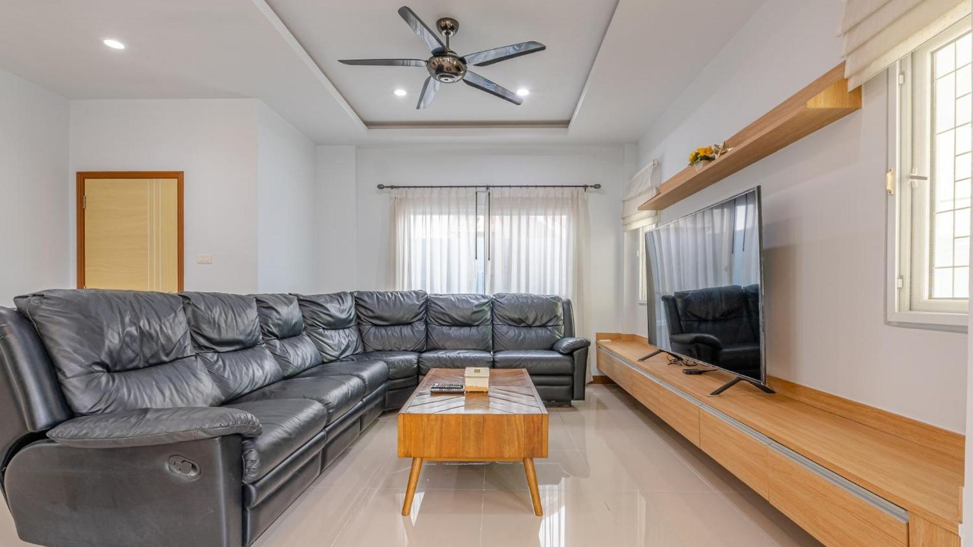 5 Bedrooms Modern Pool วิลล่า