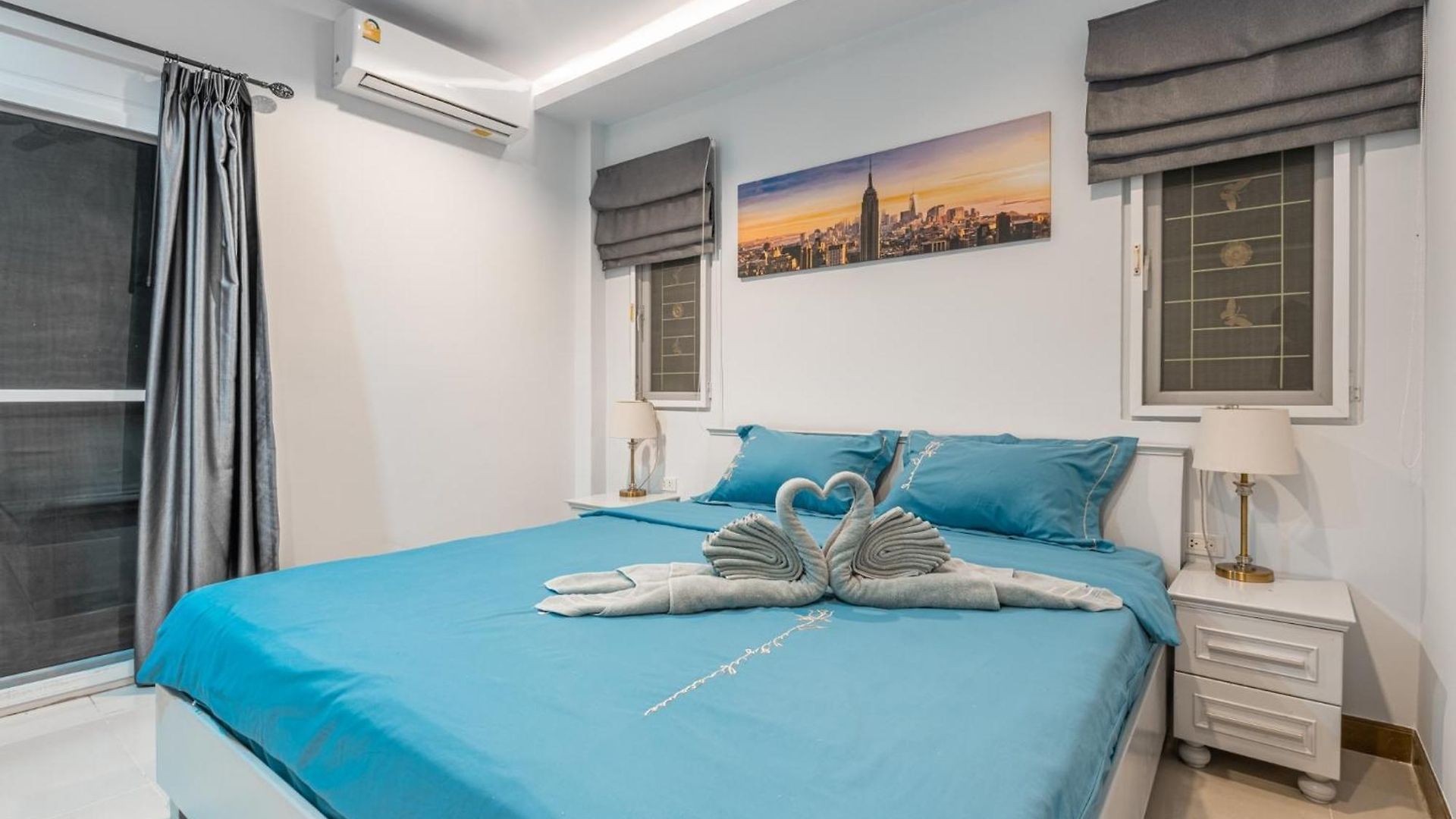 5 Bedrooms Modern Pool *