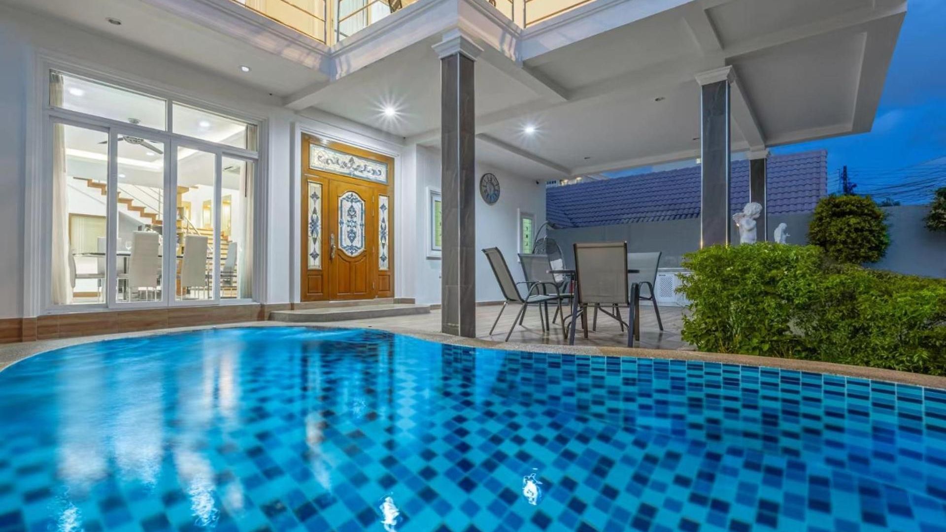 5 Bedrooms Modern Pool Pattaya