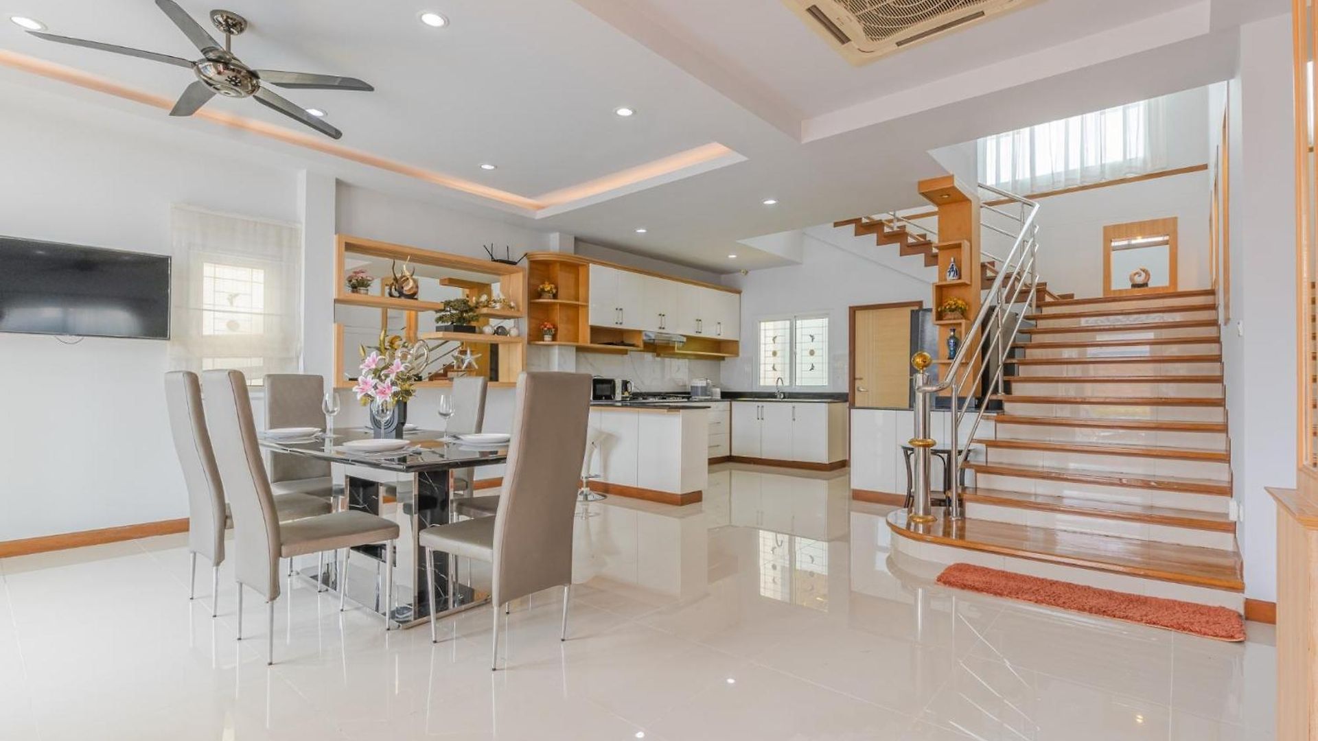 5 Bedrooms Modern Pool วิลล่า *