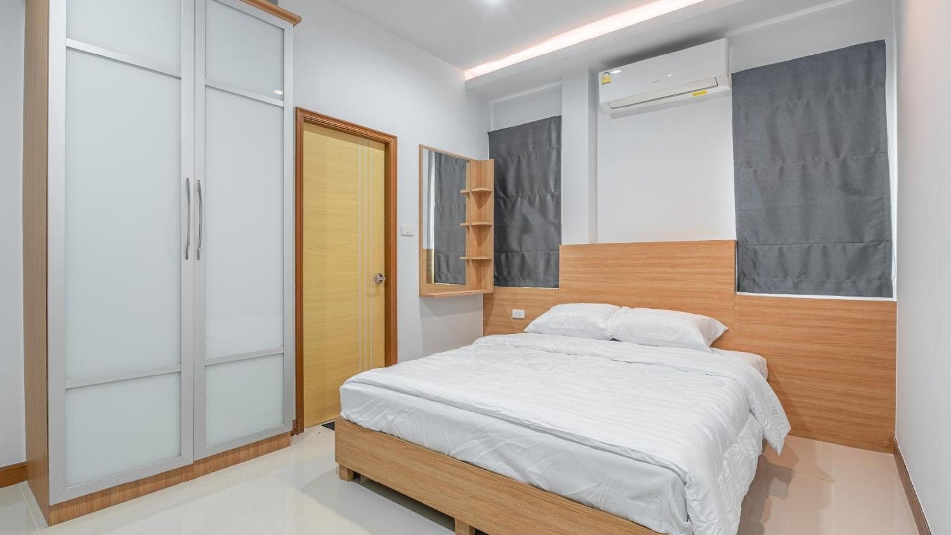 5 Bedrooms Modern Pool วิลล่า Pattaya
