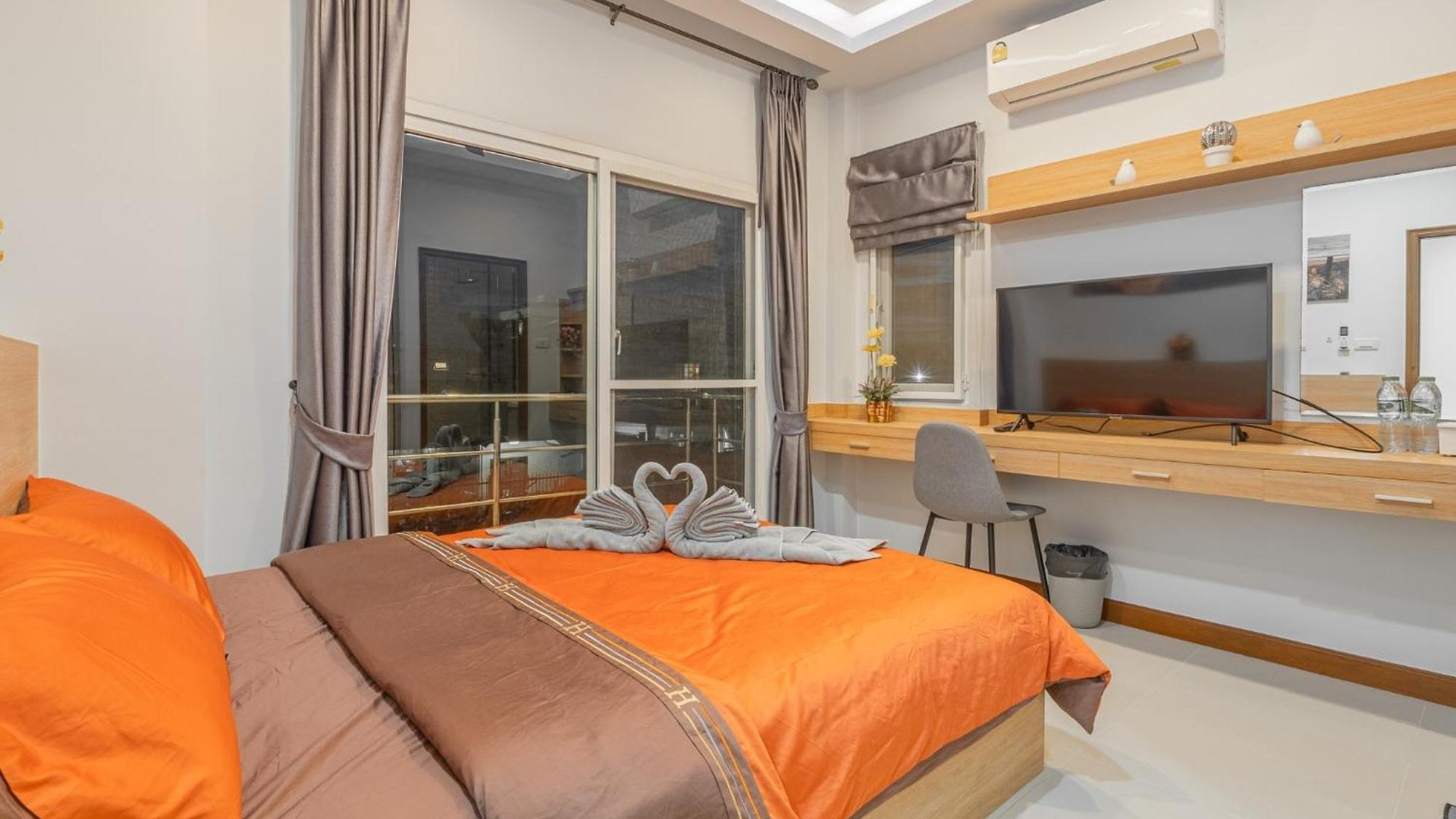 5 Bedrooms Modern Pool Pattaya