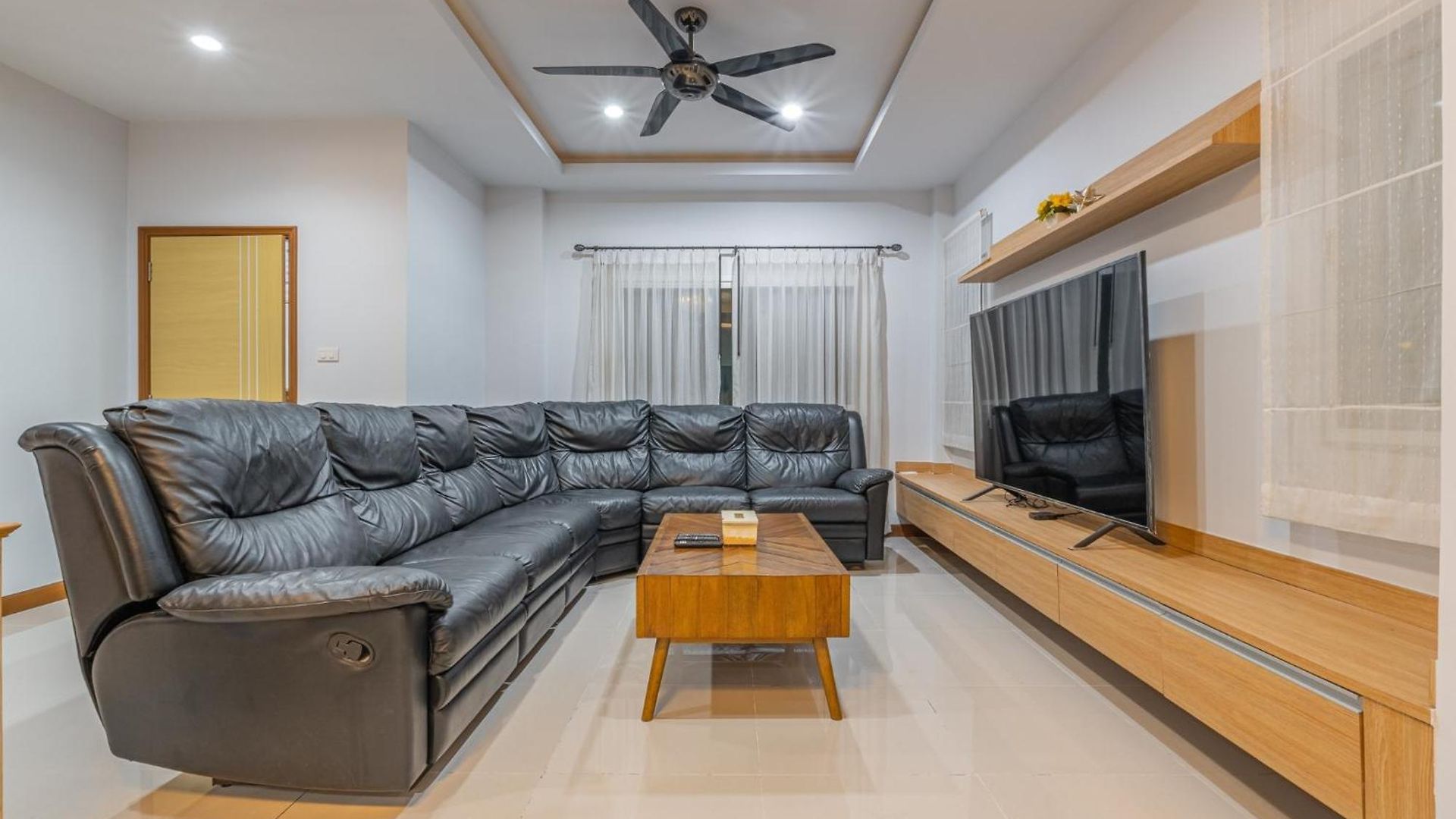 5 Bedrooms Modern Pool วิลล่า