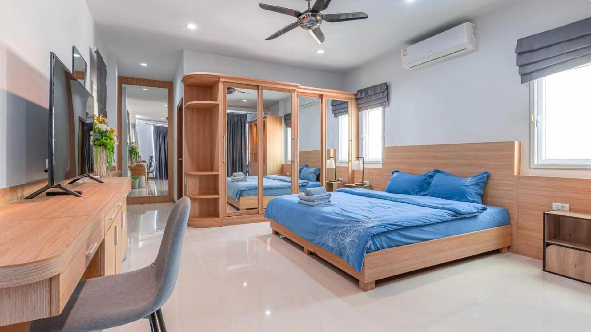 5 Bedrooms Modern Pool วิลล่า Pattaya