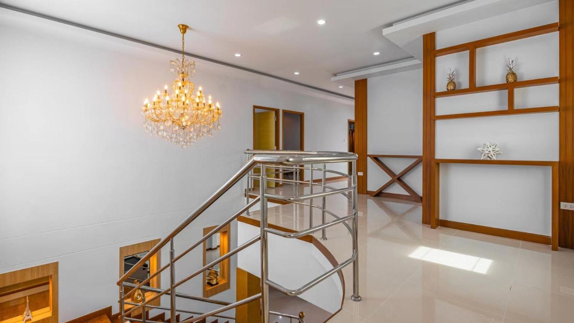 5 Bedrooms Modern Pool วิลล่า