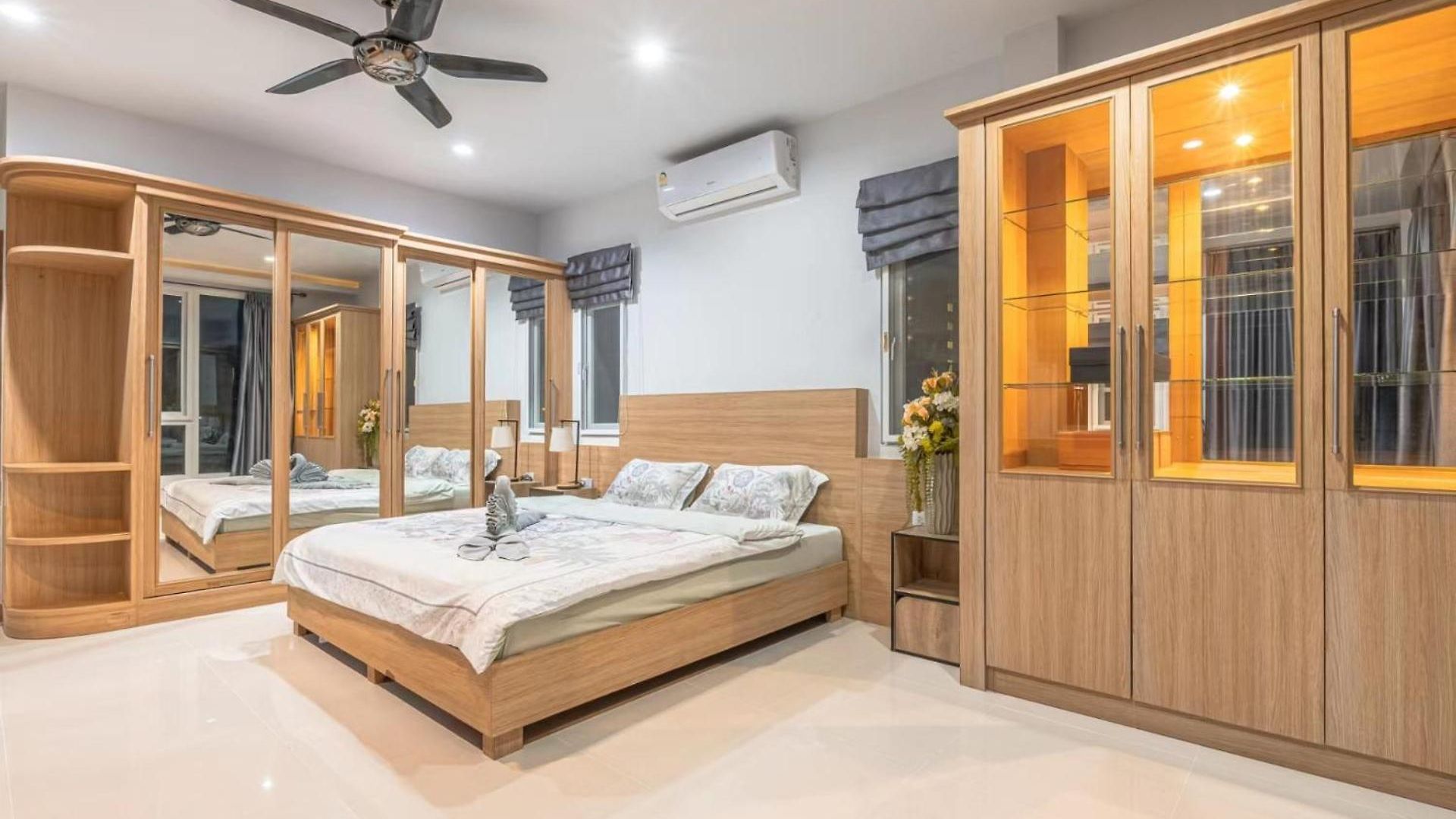วิลล่า 5 Bedrooms Modern Pool Pattaya