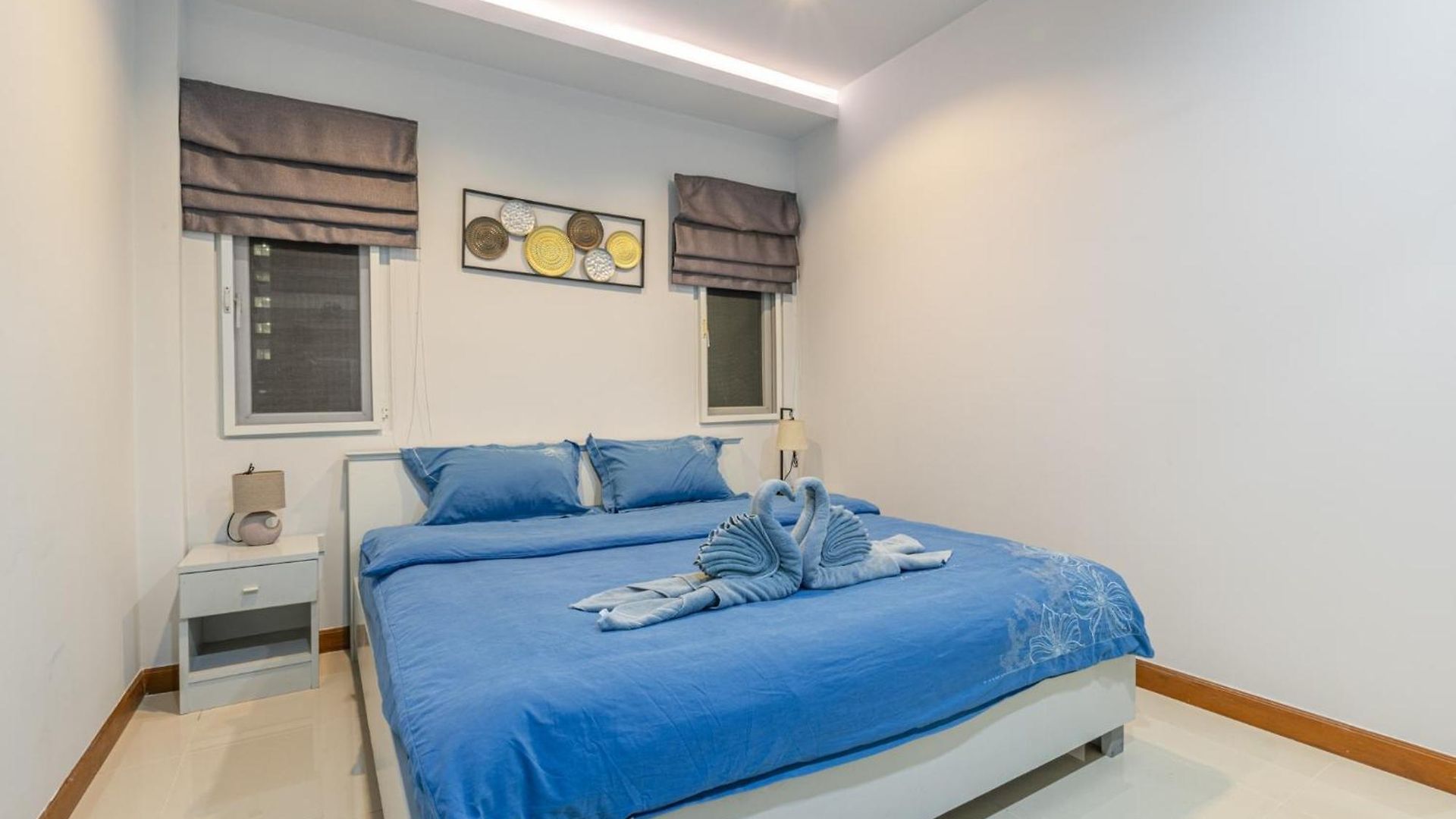 5 Bedrooms Modern Pool