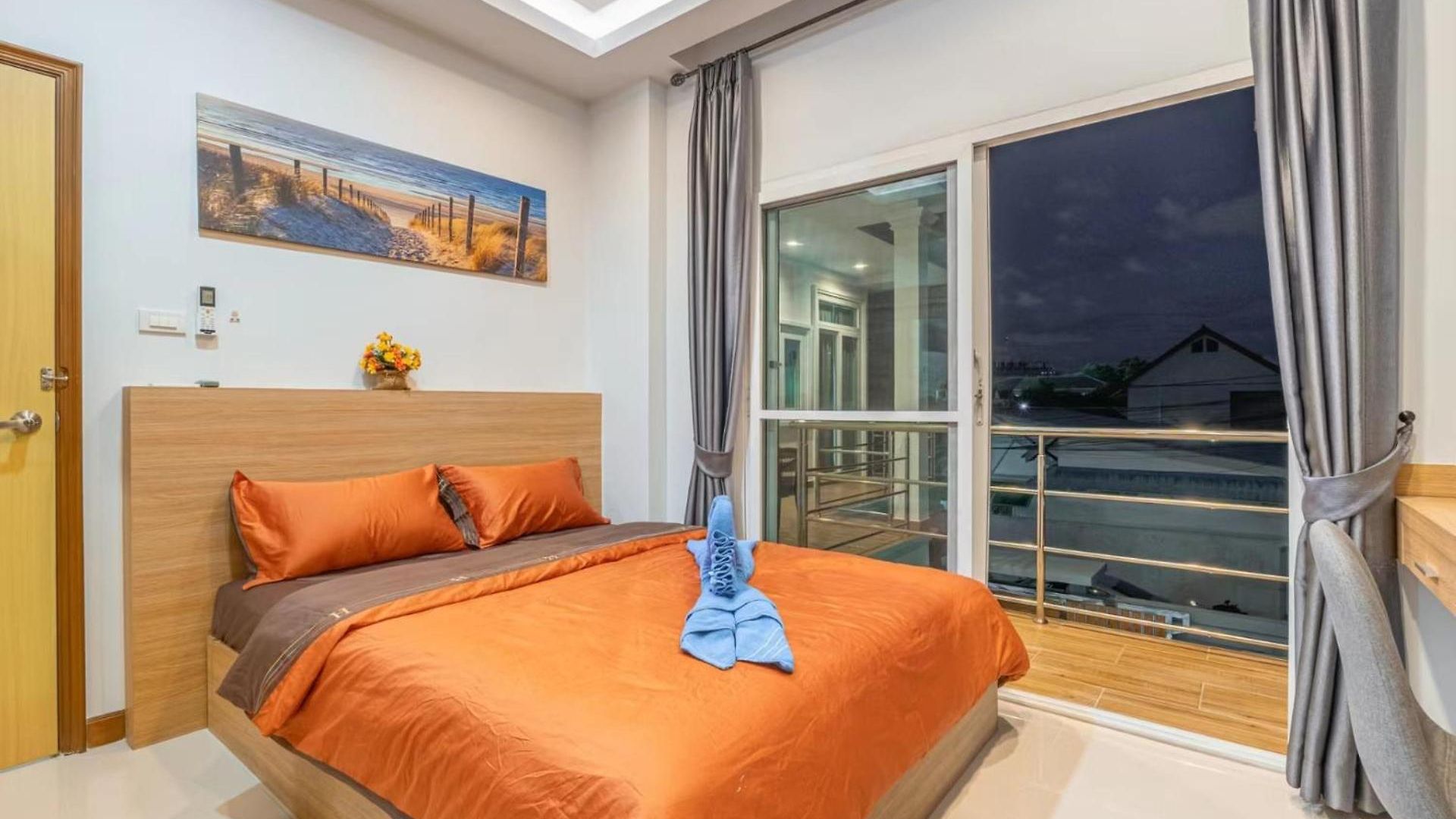 5 Bedrooms Modern Pool *