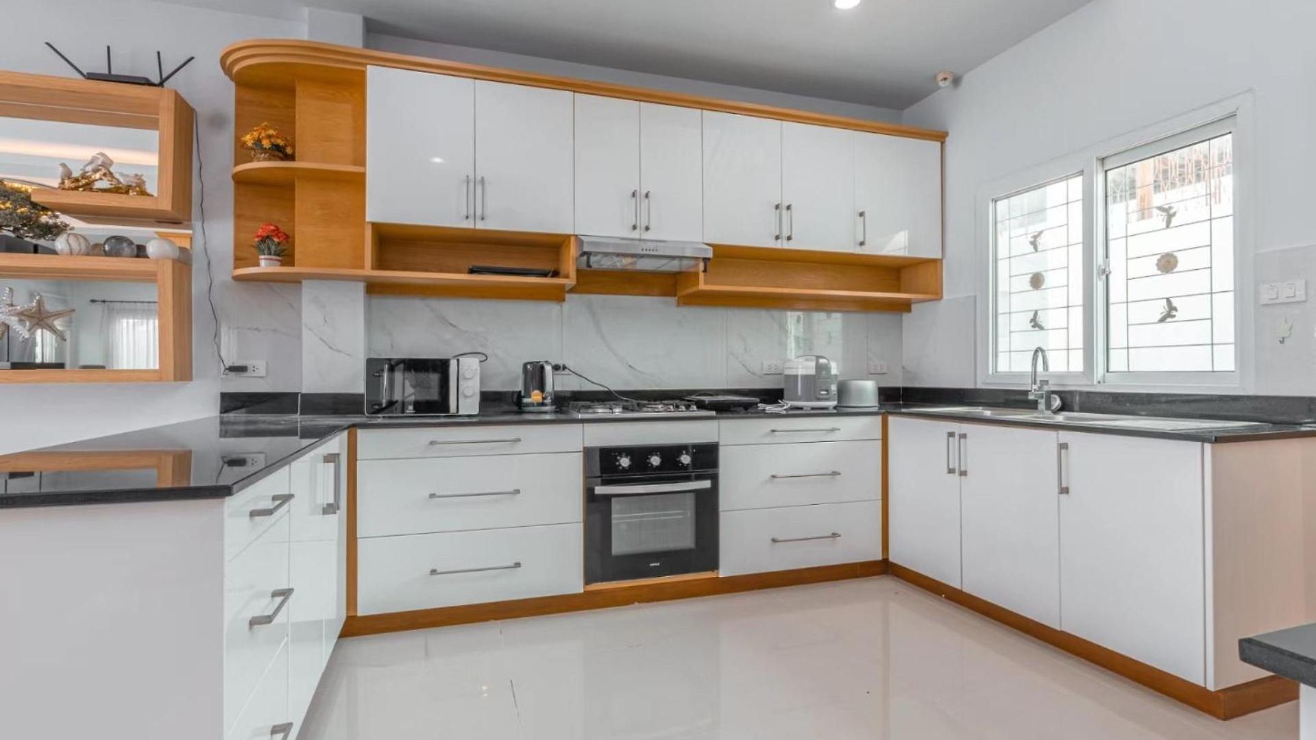 5 Bedrooms Modern Pool วิลล่า Pattaya