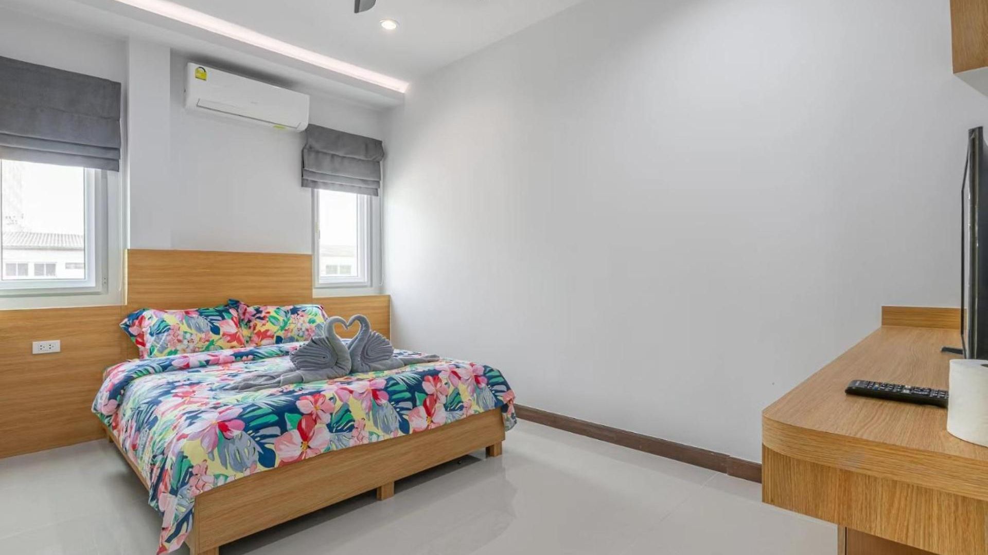 5 Bedrooms Modern Pool วิลล่า