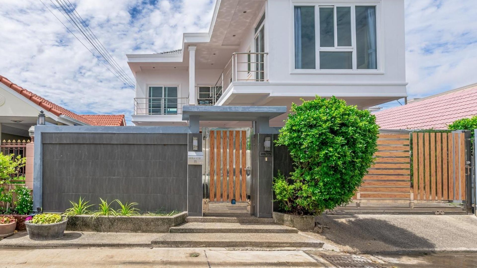 5 Bedrooms Modern Pool วิลล่า *