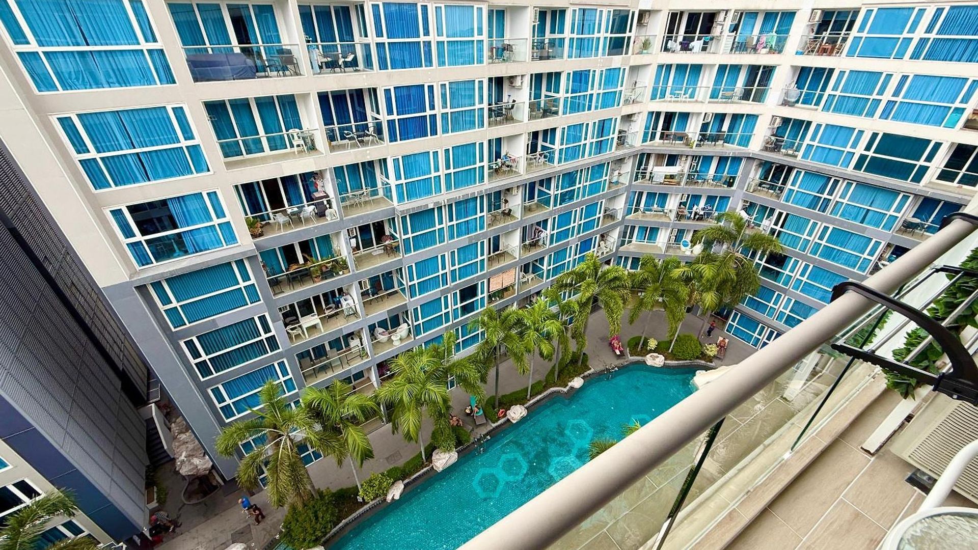 Large Luxury - Centre - Centara Avenue, Pool View - 805 อพาร์ทเม้น