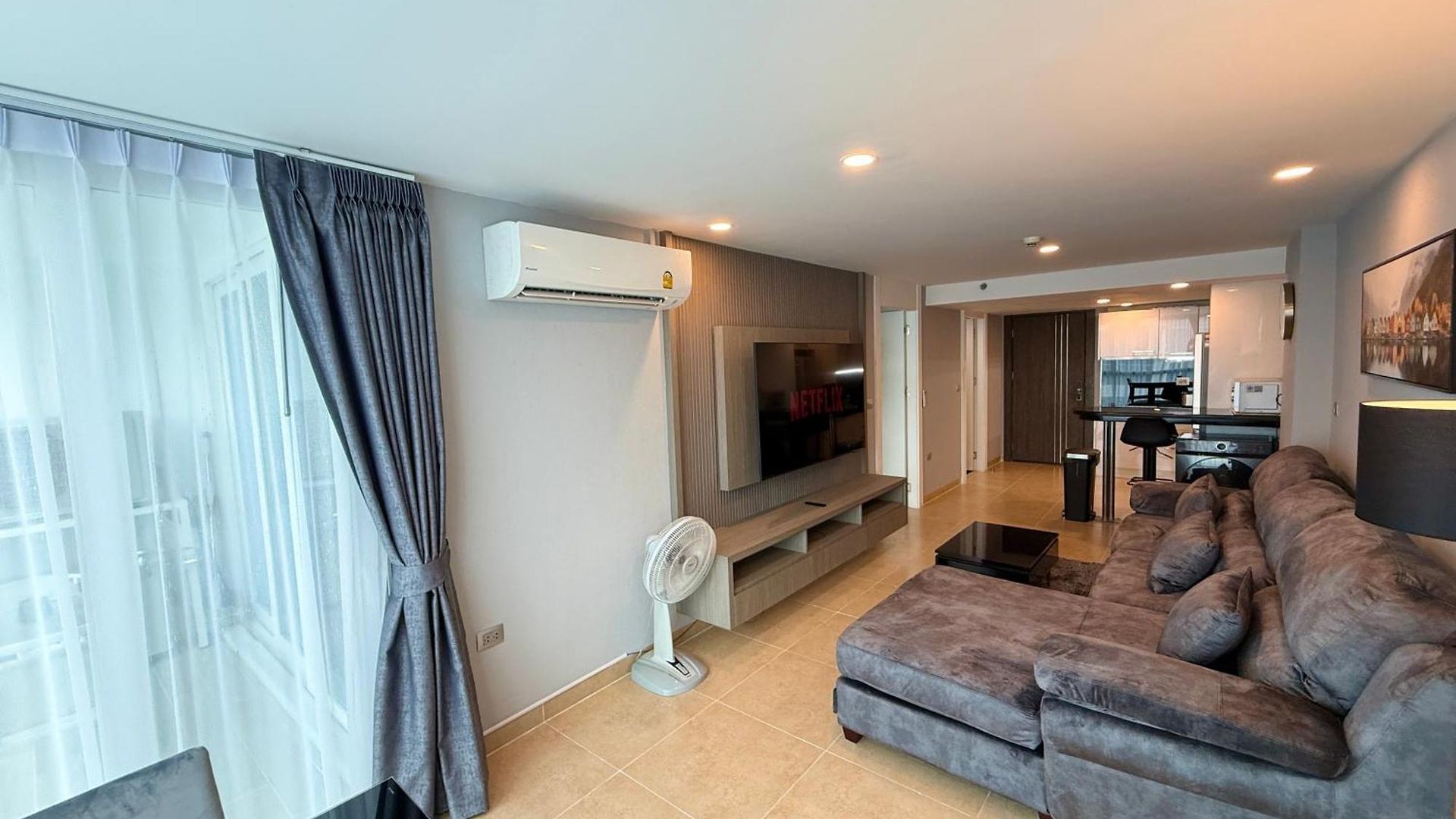 Large Luxury - Centre - Centara Avenue, Pool View - 805 อพาร์ทเม้น