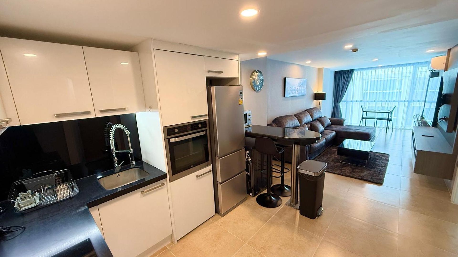 อพาร์ทเม้น Large Luxury - Centre - Centara Avenue, Pool View - 805 Pattaya