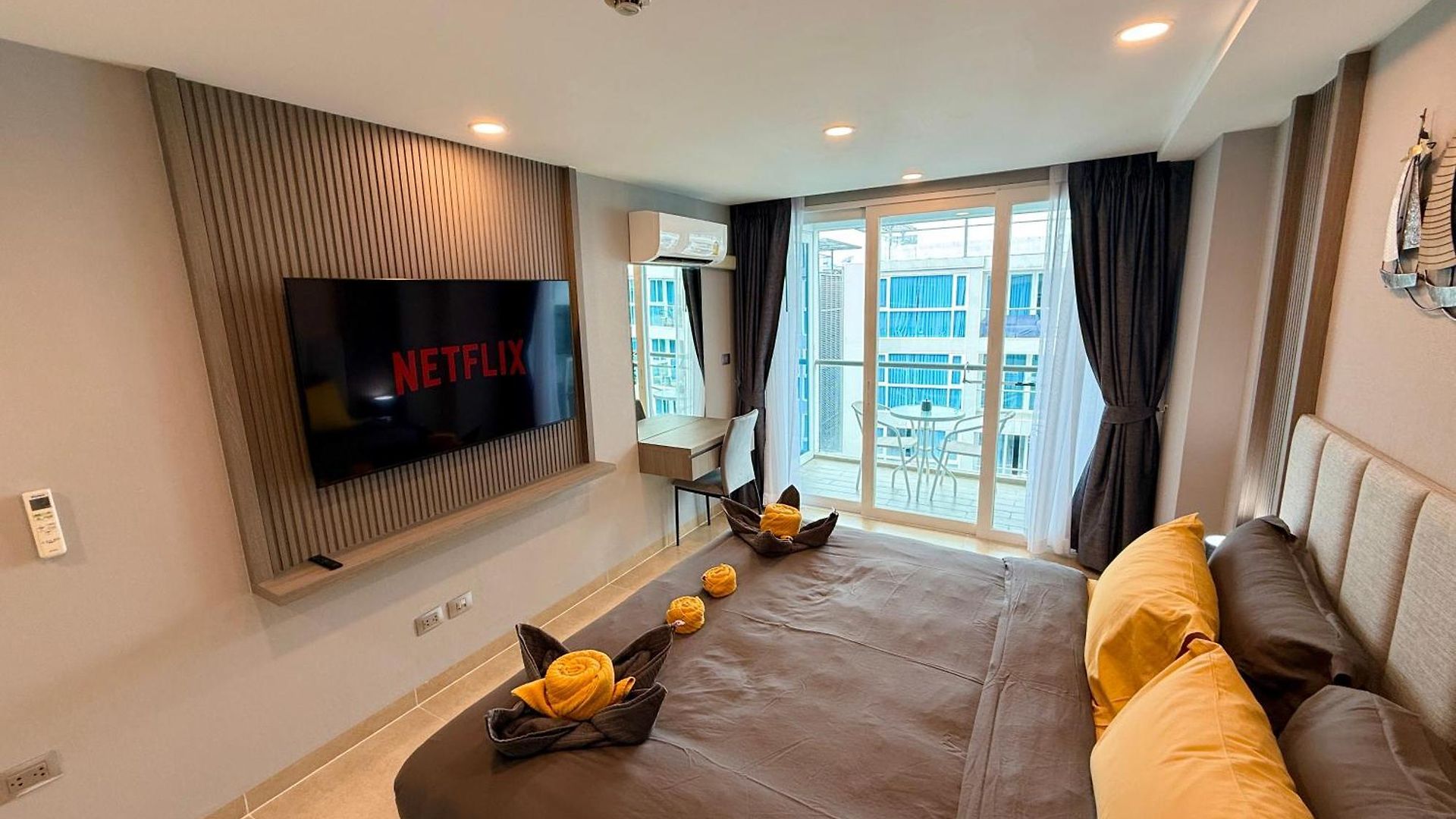 อพาร์ทเม้น Large Luxury - Centre - Centara Avenue, Pool View - 805