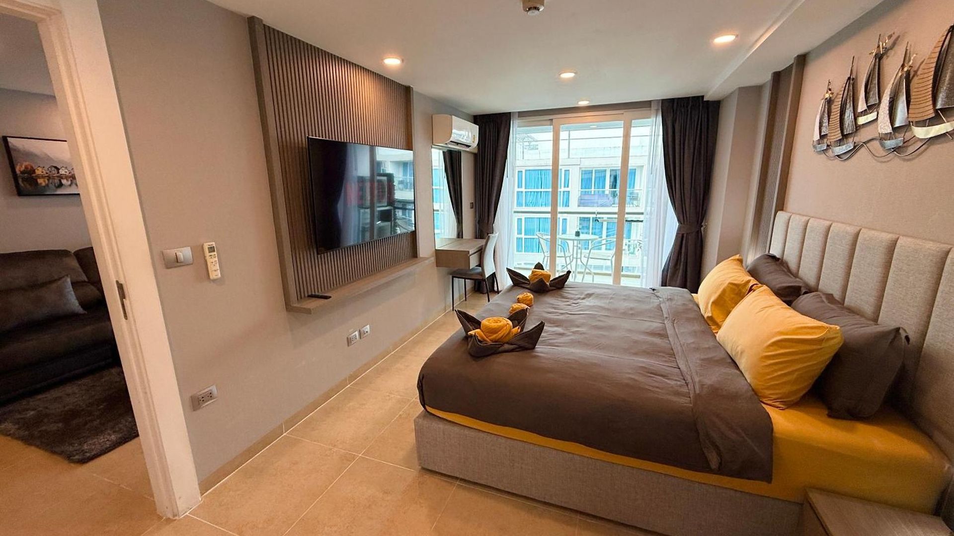 Large Luxury - Centre - Centara Avenue, Pool View - 805 อพาร์ทเม้น