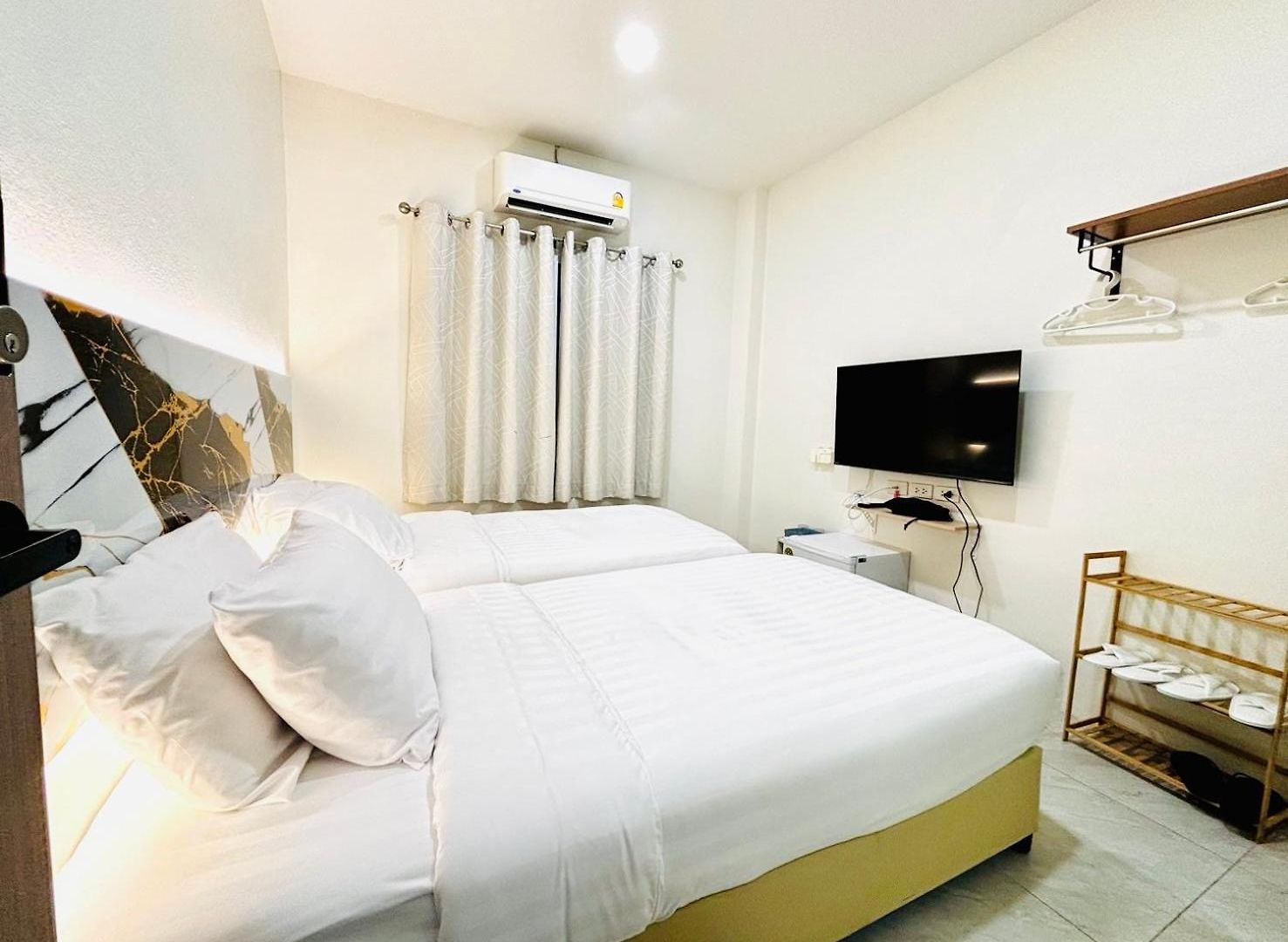 โรงแรม Pj & Bar *