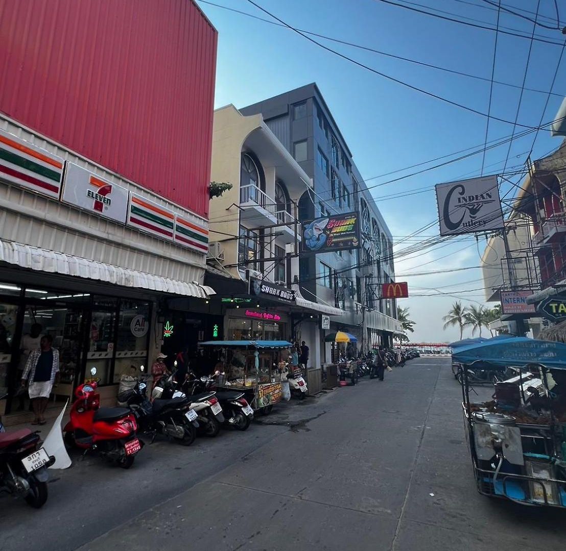 Pj & Bar โรงแรม *