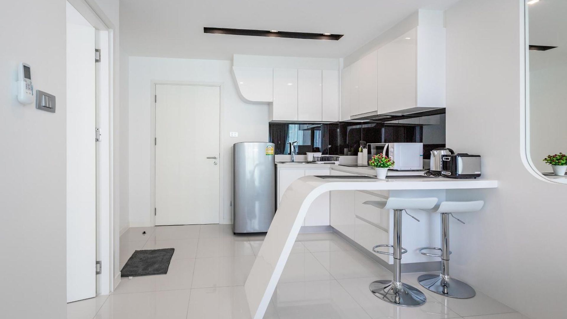 New Superb One-bedroom In The Heart Of Apartment *