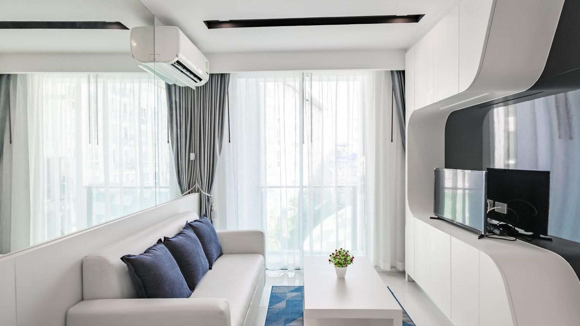 New Superb One-bedroom In The Heart Of